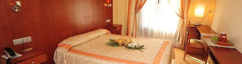 Hotel Jaques Jaca Luaran gambar