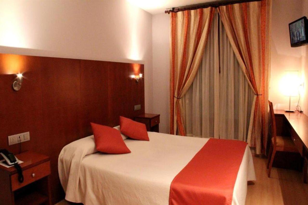 Hotel Jaques Jaca Luaran gambar