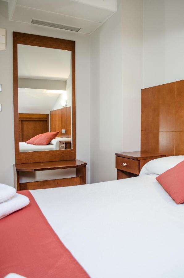 Hotel Jaques Jaca Luaran gambar