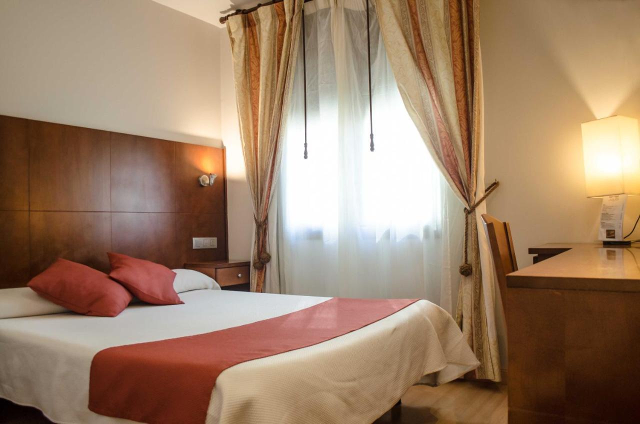 Hotel Jaques Jaca Luaran gambar