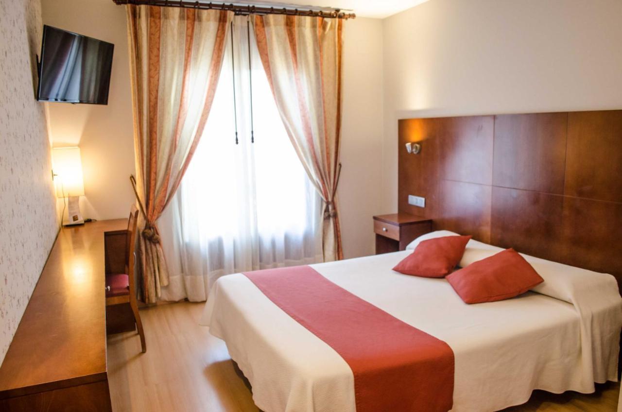 Hotel Jaques Jaca Luaran gambar