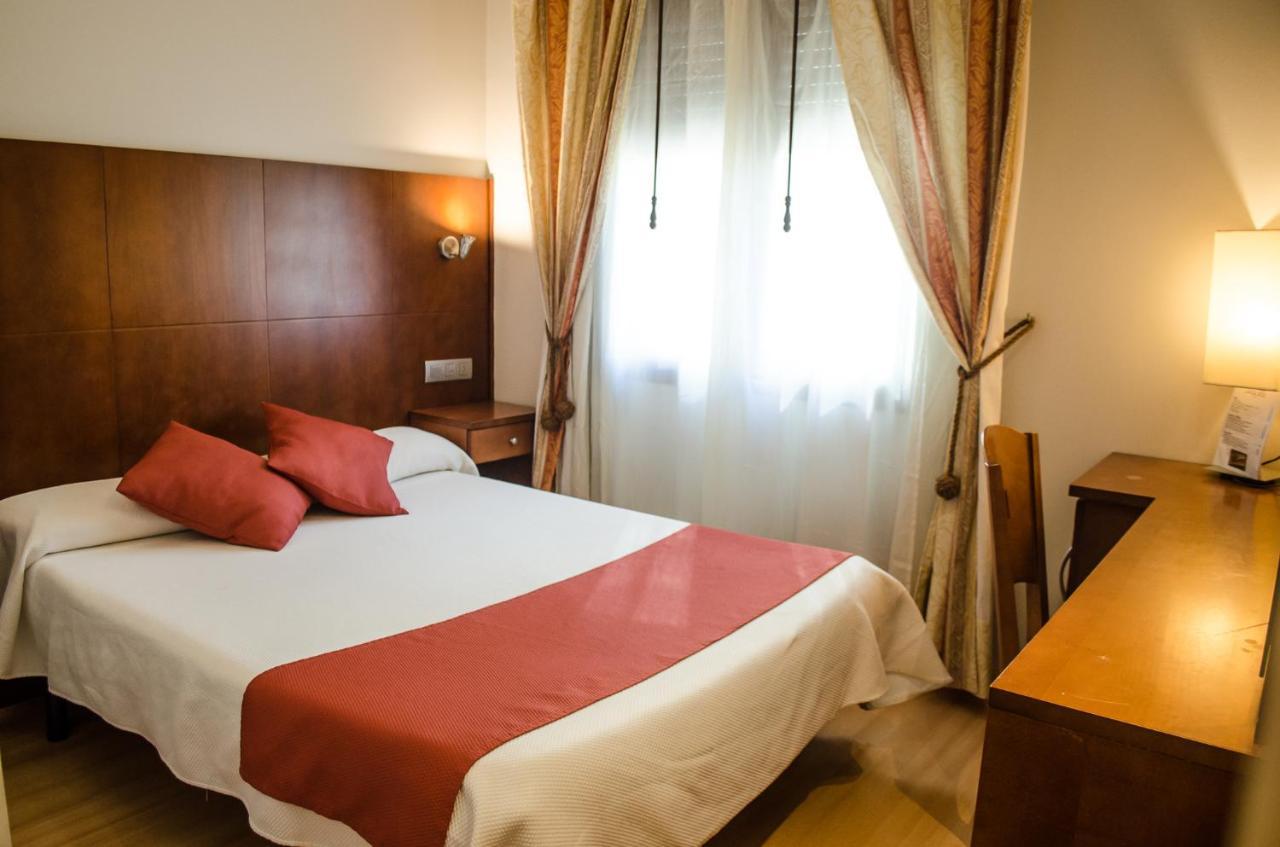Hotel Jaques Jaca Luaran gambar