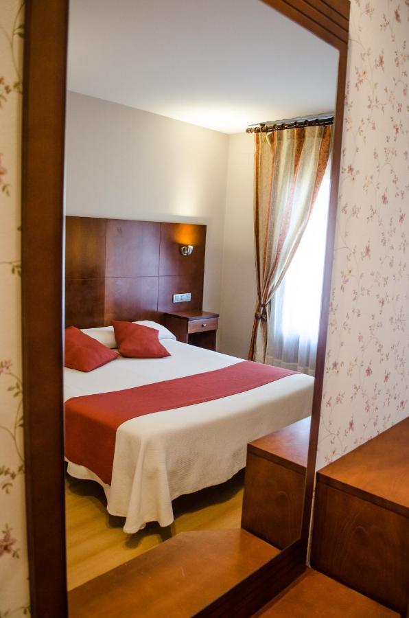 Hotel Jaques Jaca Luaran gambar