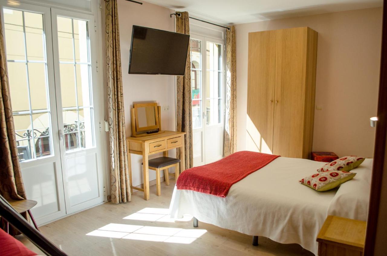 Hotel Jaques Jaca Luaran gambar